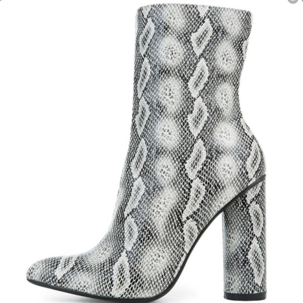 Boots - Picture 3 of 6